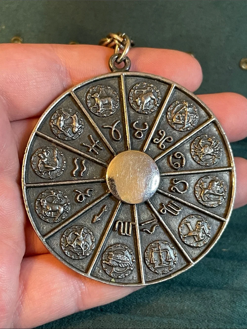 Rare 1970’s Napier Zodiac Wheel Astrological Silver-Plated Medallion Necklace - Picture 7 of 8